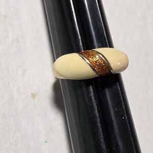 Sarah Coventry adjustable ring from the 1970s, domed, cream-colored Enamel